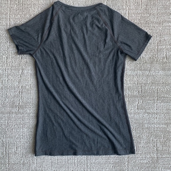 Under Armour Gray Fitted Heat Gear Athletic Crewneck Tee XS - Picture 3 of 3